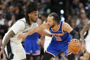 尼克斯vs马刺_NBA最新夺冠赔率_篮球总冠军预测配图