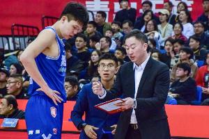 杨瀚森比赛直播_中国篮球最新动态_CBA青岛队球员新闻配图