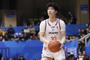 上海男篮偰李永炜比赛直播_中国篮球新星动态_CBA最新战况配图