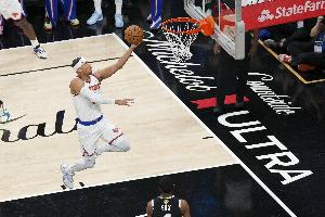 尼克斯vs对手_篮球NBA最新动态_关键球表现硬汉球风配图