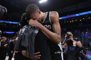 尼克斯vs马刺_篮球NBA最新战报配图
