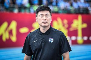 大连英博vs中超本土教练_李国旭谈外教岗位_中国足球信任危机配图