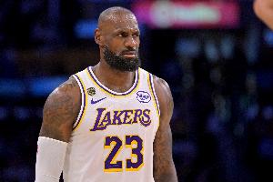 詹姆斯比赛直播_湖人NBA最新动态_勒布朗詹姆斯持久性表现配图