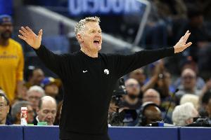 勇士vs科尔_篮球NBA最新动态_勇士比赛直播高清配图