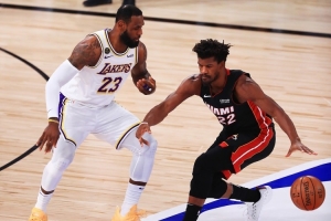 格林比赛直播_nba湖人最新动态_热火vs湖人季后赛高清配图