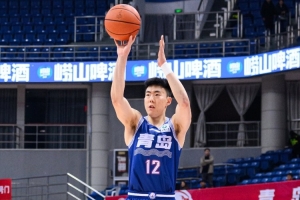 青岛队vs备战阵容_CBA最新动态_中国篮球段昂君特训配图