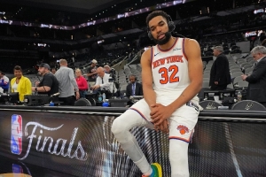 文班亚马比赛直播_NBA篮球最新动态_唐斯vs布伦森FMVP争夺配图
