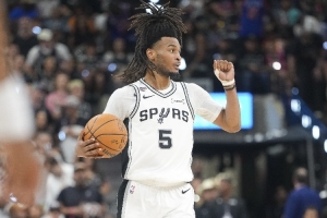 马刺vs热火_篮球NBA总决赛最新动态_0-2落后紧迫感配图