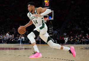 字母哥比赛直播_热火雄鹿最新动态_NBA交易流言配图
