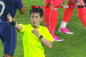 国足vs对手_角球争议VAR介入_中国男足最新动态配图