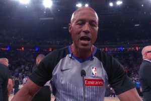 尼克斯vs马刺_主裁判错读哈特名字_NBA裁判争议配图