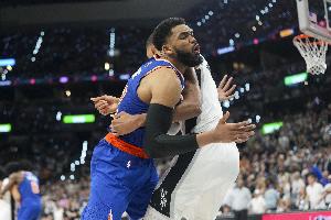 唐斯比赛直播_尼克斯vs马刺最新战报_NBA篮球赛事高清观看配图