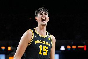 老鹰vs独行侠_NBA最新动态_2025选秀中锋行情分析配图