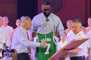 杰伦·布朗比赛直播_NBA最新动态_凯尔特人训练花絮配图