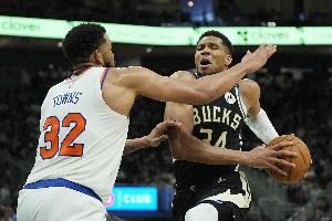 字母哥比赛直播_雄鹿交易最新动态_nba选秀前交易传闻配图