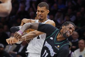 文班亚马比赛直播_尼克斯vs马刺季后赛恶犯规则_篮球NBA最新动态配图
