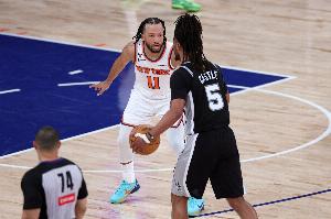 马刺vs尼克斯_篮球NBA比赛直播_27分大胜回放配图