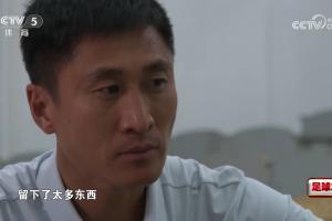 眼含热泪!马宁谈退役:我们把所有能付出的东西,都给了裁判事业配图