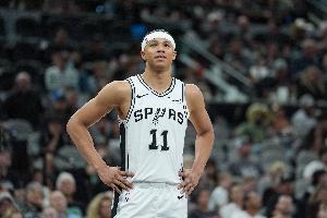 马刺比赛直播_卡布5分钟高效5分1板_NBA最新动态配图