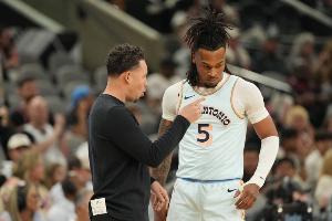 马刺vs对手_NBA篮球比赛直播_卡斯尔大学牺牲精神配图