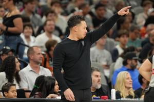 马刺比赛直播_米奇vs对手_篮球NBA最新动态配图
