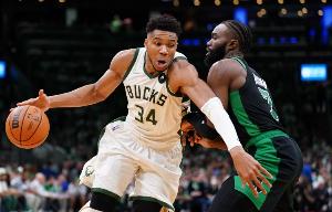 字母哥比赛直播_雄鹿最新动态_NBA巨星交易流言配图