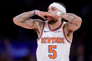 尼克斯vs马刺_用人差距老六爆发哈珀零出手_nba最新战报配图