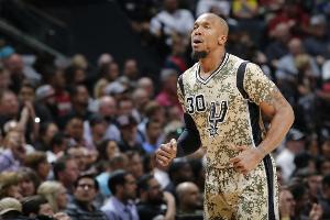 大卫·韦斯特比赛直播_马刺vs尼克斯_篮球NBA主场优势解析配图