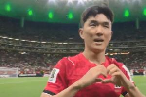这球漂亮!黄仁范晃开门将挑射打空门得手,韩国1-1扳平捷克!配图