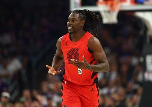 真挚的祝福!NBA官方为朱·霍勒迪送上36岁生日祝福配图