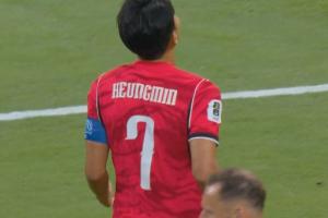 韩国连续进攻,孙兴慜射门被封堵,李刚仁远射造险配图