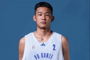 媒体人：杜锋之子杜昆泽入选2026年Jr.NBA精英训练营配图