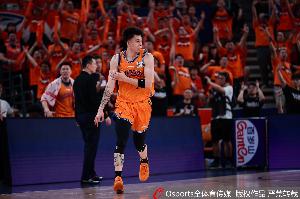 张镇麟专访:想建立上海王朝 辽沪球迷都一样都是拼了命想保护我配图