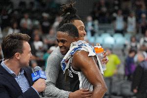 名记气疯了:福克斯的合同是NBA历史上最垃圾的合同!没有之一!配图