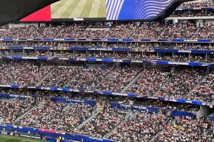 TA:FIFA公布的世界杯上座率很高,但实际比赛中出现大量空座配图