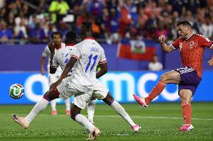 不越位!麦金补射变线破门,苏格兰1-0领先海地!配图